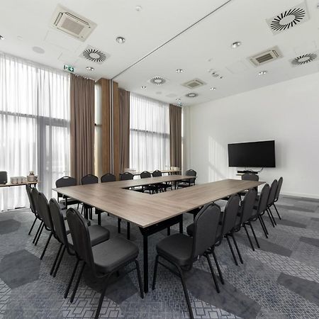 Hampton By Hilton Poznan Swarzedz Hotel Ngoại thất bức ảnh