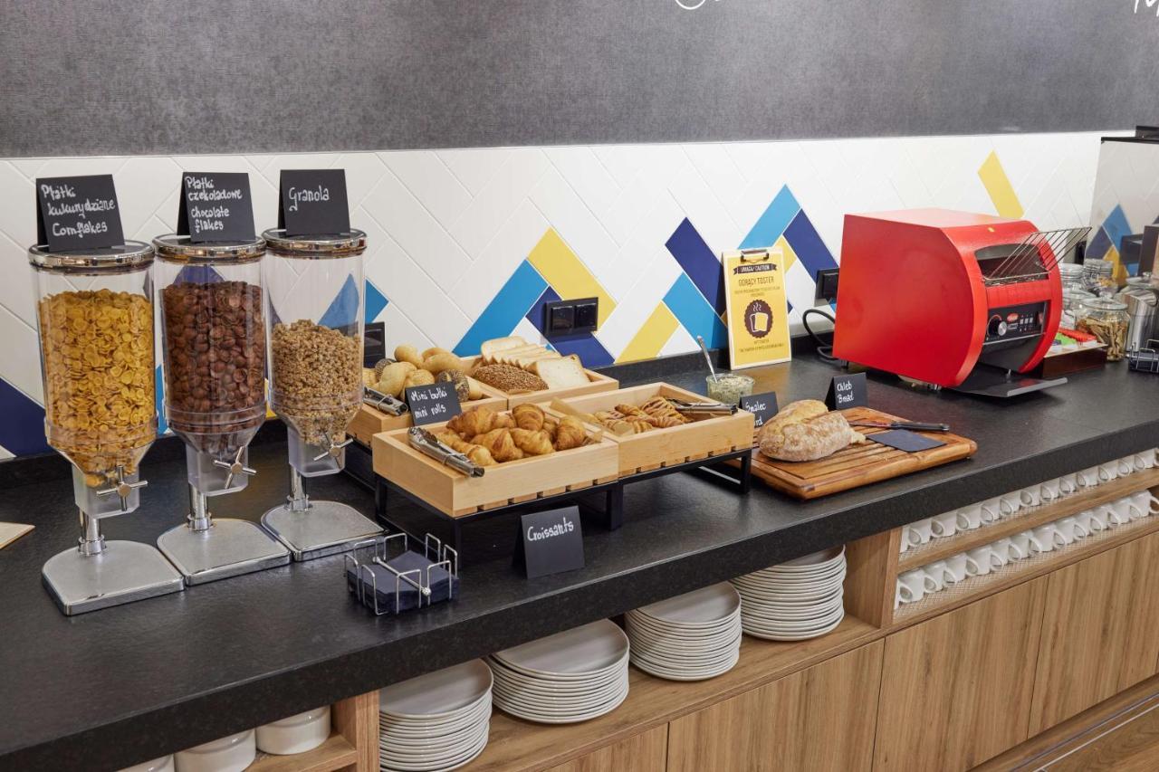 Hampton By Hilton Poznan Swarzedz Hotel Ngoại thất bức ảnh