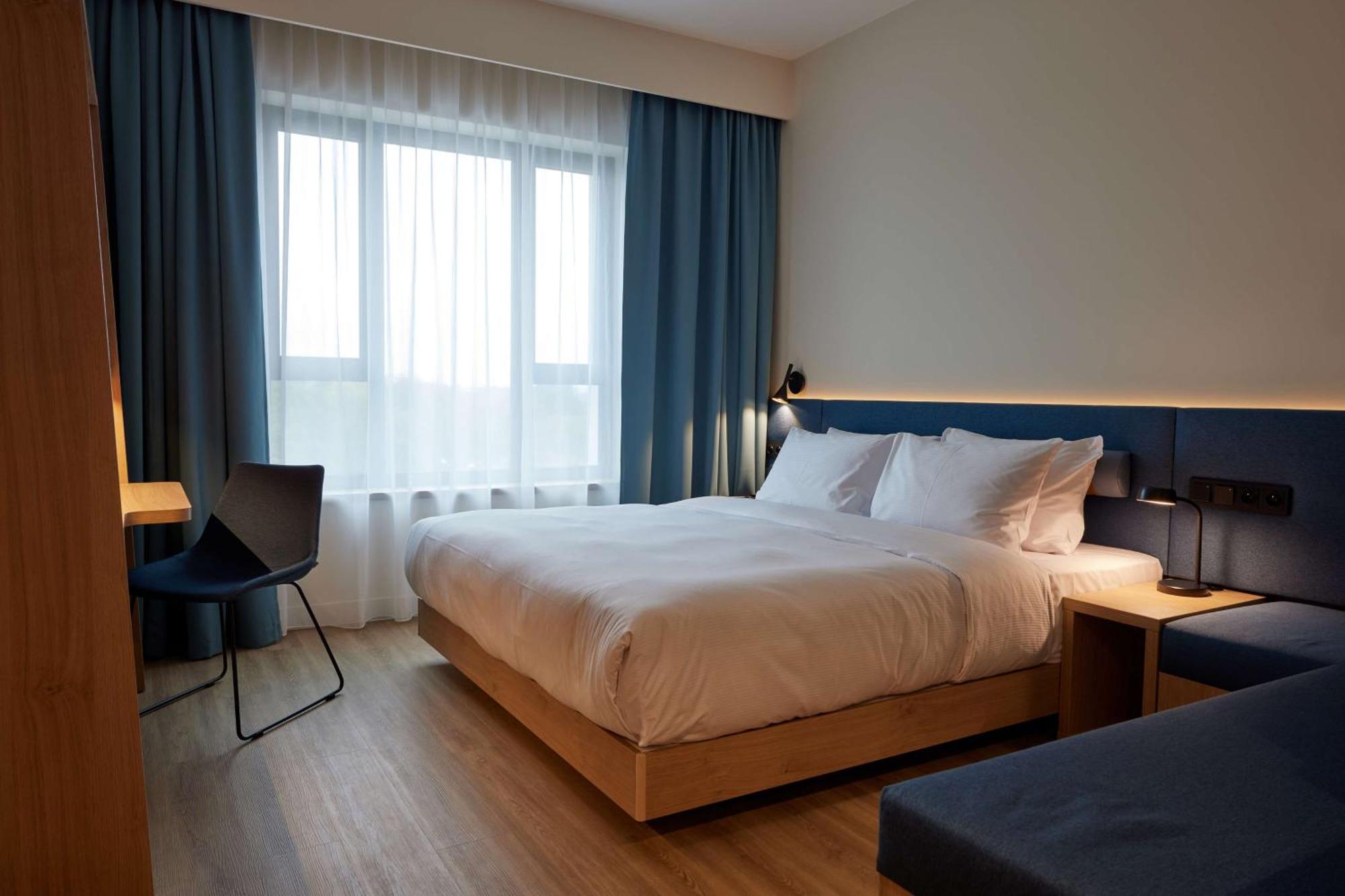 Hampton By Hilton Poznan Swarzedz Hotel Ngoại thất bức ảnh