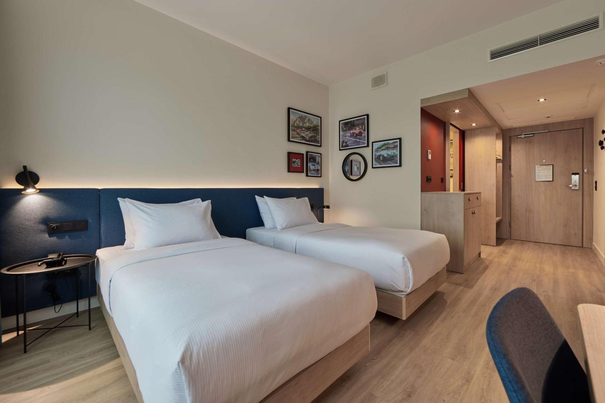 Hampton By Hilton Poznan Swarzedz Hotel Ngoại thất bức ảnh