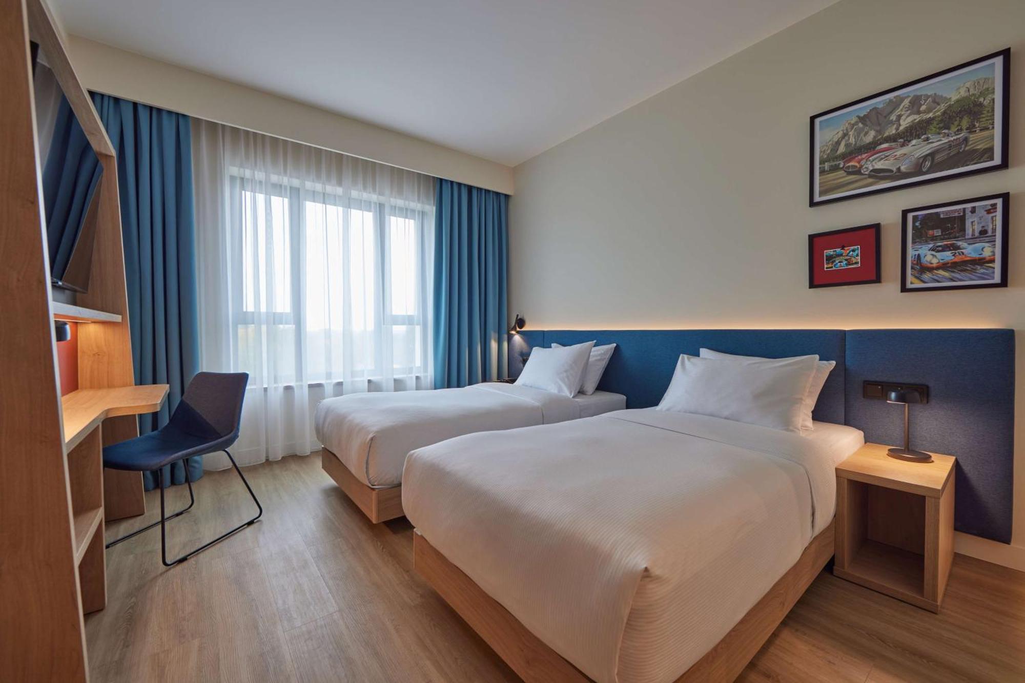 Hampton By Hilton Poznan Swarzedz Hotel Ngoại thất bức ảnh