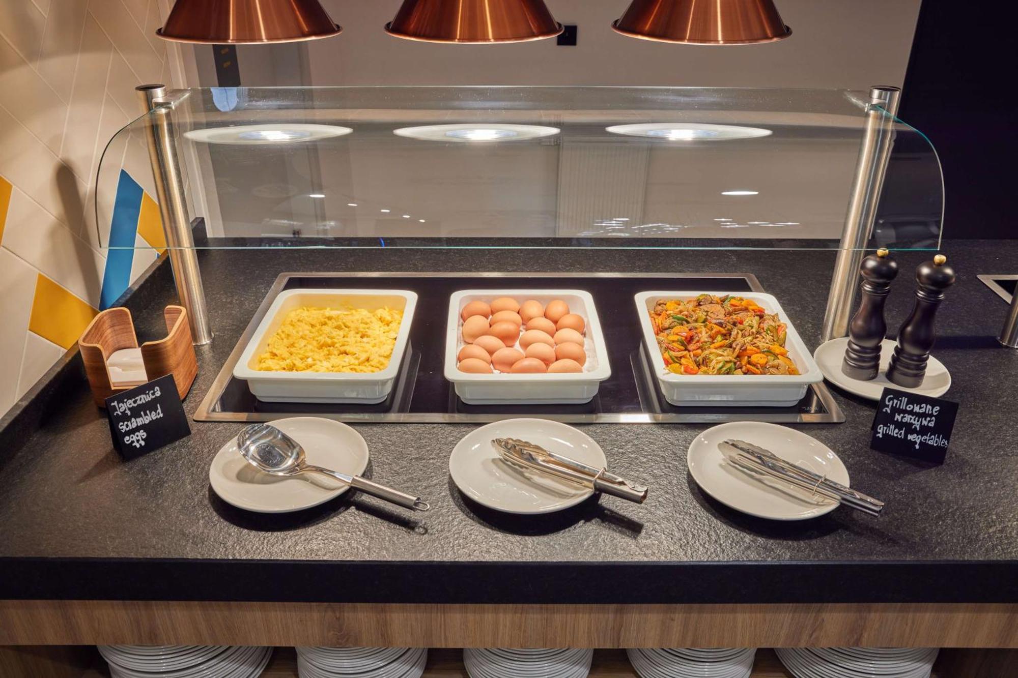 Hampton By Hilton Poznan Swarzedz Hotel Ngoại thất bức ảnh