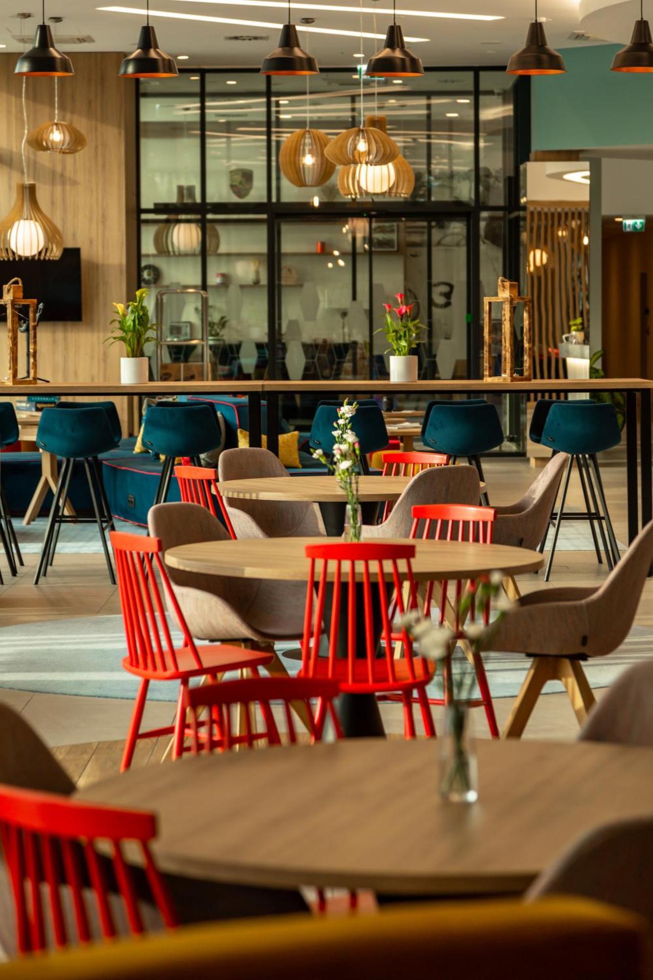 Hampton By Hilton Poznan Swarzedz Hotel Ngoại thất bức ảnh