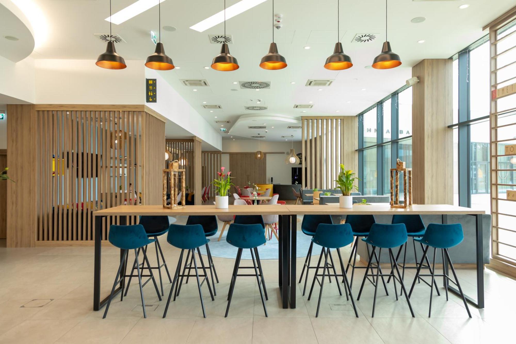 Hampton By Hilton Poznan Swarzedz Hotel Ngoại thất bức ảnh