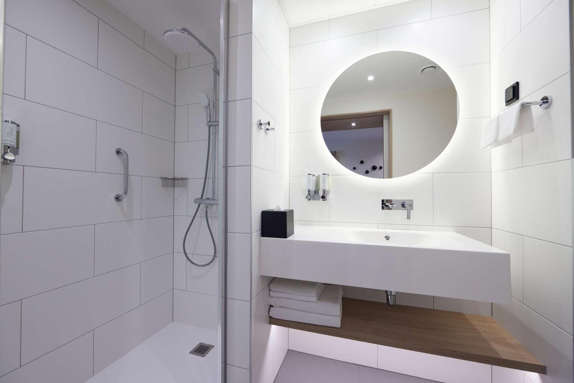 Hampton By Hilton Poznan Swarzedz Hotel Ngoại thất bức ảnh